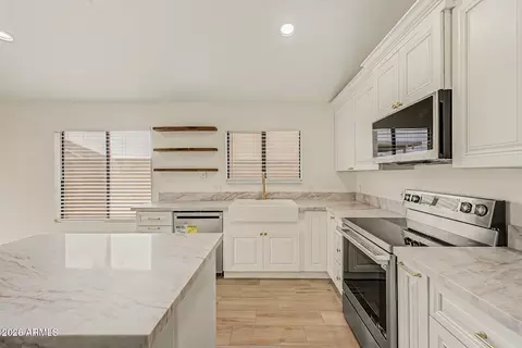 Kitchen - 2111 E Williams Dr, Phoenix, AZ 85024 photo 4 of 5