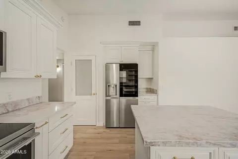 Kitchen - 2111 E Williams Dr, Phoenix, AZ 85024 photo 3 of 5
