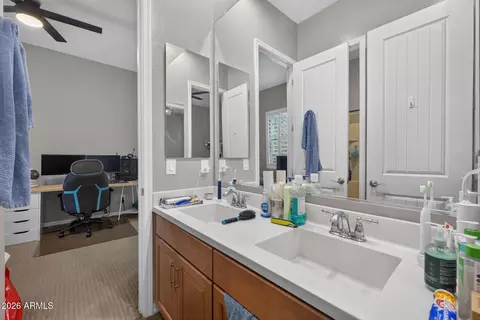Bath - 892 E Hampton Ln, Gilbert, AZ 85295 photo 3 of 4