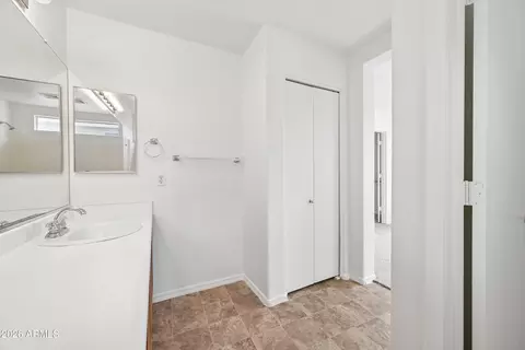 Bath - 1515 E Bloch Rd, Phoenix, AZ 85040 photo 6 of 6
