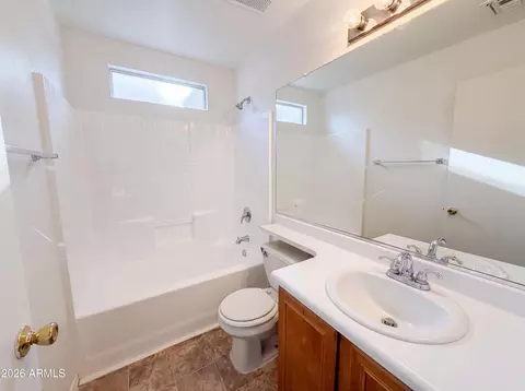 Bath - 1515 E Bloch Rd, Phoenix, AZ 85040 photo 2 of 6
