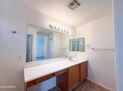 Bath - 1515 E Bloch Rd, Phoenix, AZ 85040 photo 1 of 6