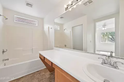 Bath - 1515 E Bloch Rd, Phoenix, AZ 85040 photo 4 of 6