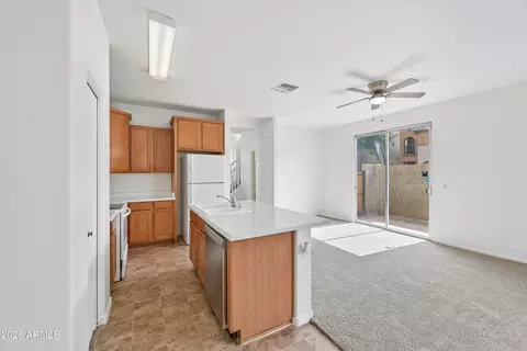 Kitchen - 1515 E Bloch Rd, Phoenix, AZ 85040 photo 2 of 3