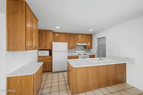 Kitchen - 204 E Fordham Dr, Tempe, AZ 85283 photo 1 of 3