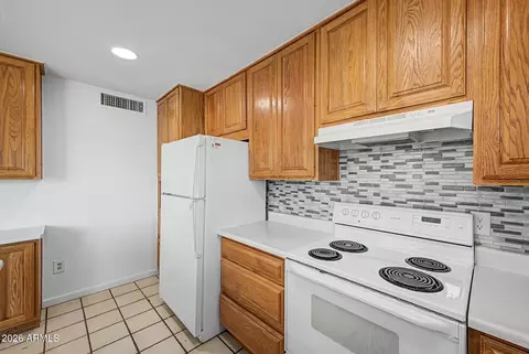 Kitchen - 204 E Fordham Dr, Tempe, AZ 85283 photo 3 of 3