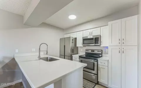 286 W Palomino Dr #120, Chandler, AZ 85225