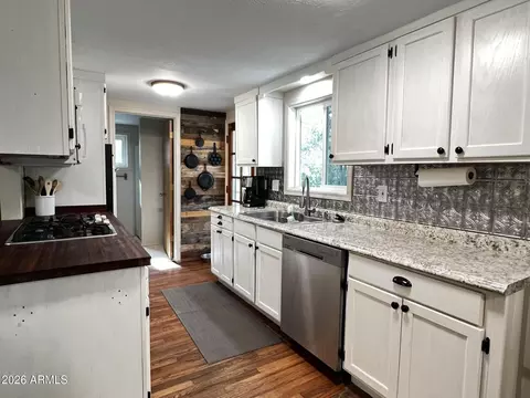 Kitchen - 355 W Meadows Pl, Payson, AZ 85541 photo 2 of 3
