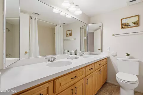 Bath - 2206 E Nicolet Ave, Phoenix, AZ 85020 photo 4 of 4