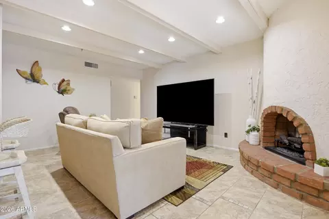 Living - 2206 E Nicolet Ave, Phoenix, AZ 85020 photo 4 of 5