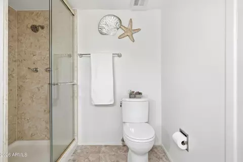 Bath - 2206 E Nicolet Ave, Phoenix, AZ 85020 photo 2 of 4