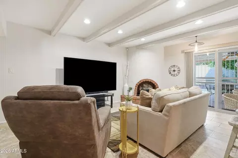 Living - 2206 E Nicolet Ave, Phoenix, AZ 85020 photo 5 of 5