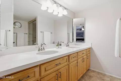 Bath - 2206 E Nicolet Ave, Phoenix, AZ 85020 photo 1 of 4