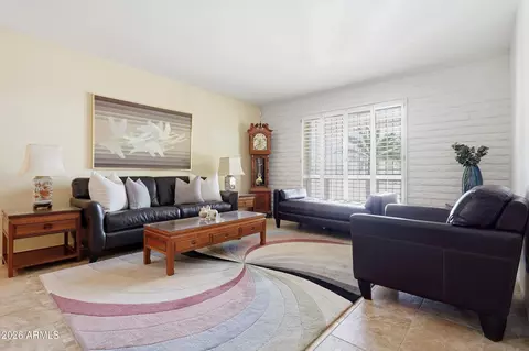 Living - 2206 E Nicolet Ave, Phoenix, AZ 85020 photo 3 of 5