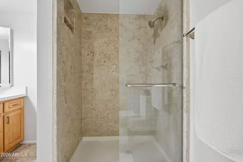 Bath - 2206 E Nicolet Ave, Phoenix, AZ 85020 photo 3 of 4