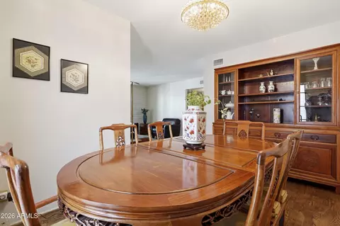 Dining - 2206 E Nicolet Ave, Phoenix, AZ 85020 photo 2 of 2