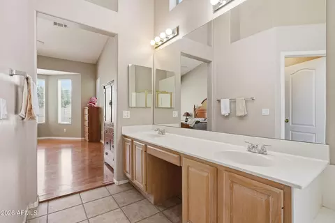 Bath - 4010 E Hamblin Dr, Phoenix, AZ 85050 photo 3 of 3