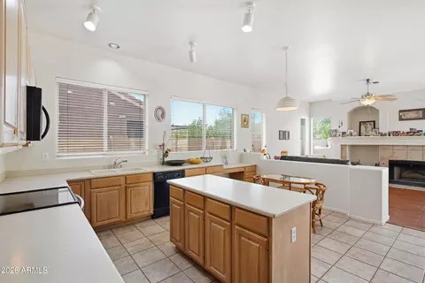 Kitchen - 4010 E Hamblin Dr, Phoenix, AZ 85050 photo 3 of 3