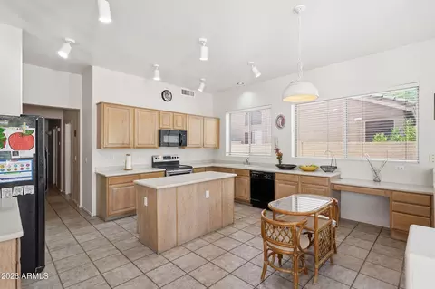 Kitchen - 4010 E Hamblin Dr, Phoenix, AZ 85050 photo 1 of 3