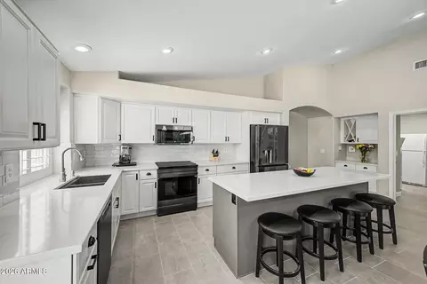 Kitchen - 250 E Chelsea Ln, Gilbert, AZ 85295 photo 4 of 7