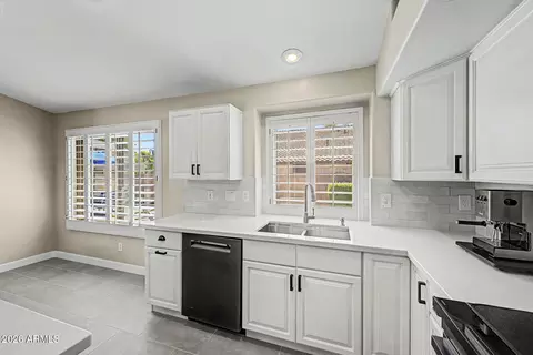 Kitchen - 250 E Chelsea Ln, Gilbert, AZ 85295 photo 7 of 7