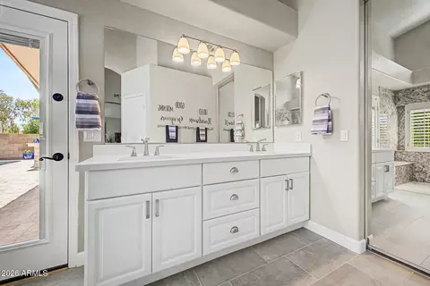 Bath - 250 E Chelsea Ln, Gilbert, AZ 85295 photo 1 of 5