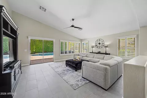 Living - 250 E Chelsea Ln, Gilbert, AZ 85295 photo 2 of 4