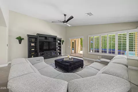 Living - 250 E Chelsea Ln, Gilbert, AZ 85295 photo 3 of 4