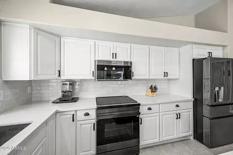 Kitchen - 250 E Chelsea Ln, Gilbert, AZ 85295 photo 6 of 7