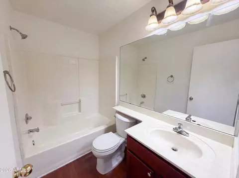 Bath - 2945 E Hononegh Dr, Phoenix, AZ 85050 photo 2 of 3