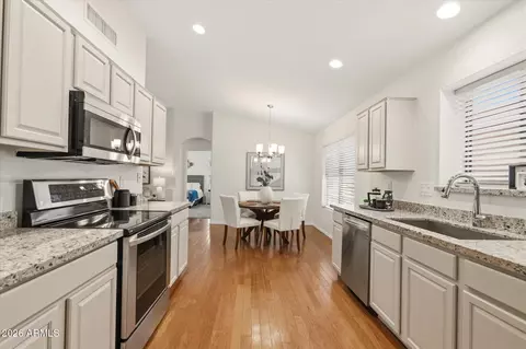 Kitchen - 4611 E Abraham Ln, Phoenix, AZ 85050 photo 2 of 2