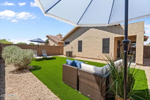 Exterior - 4611 E Abraham Ln, Phoenix, AZ 85050 photo 3 of 4
