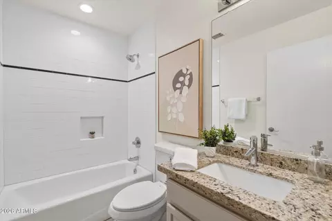 Bath - 4611 E Abraham Ln, Phoenix, AZ 85050 photo 2 of 2