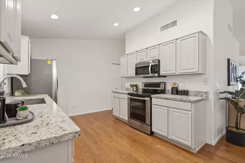Kitchen - 4611 E Abraham Ln, Phoenix, AZ 85050 photo 1 of 2