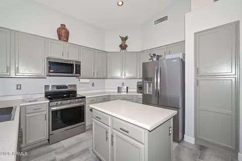 Kitchen - 10227 E Osage Ave E, Mesa, AZ 85212 photo 4 of 6