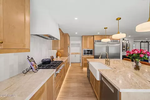 Kitchen - 3341 E Cochise Dr, Phoenix, AZ 85028 photo 2 of 5