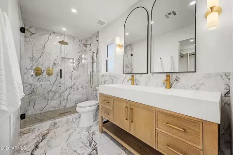 Bath - 3341 E Cochise Dr, Phoenix, AZ 85028 photo 1 of 3