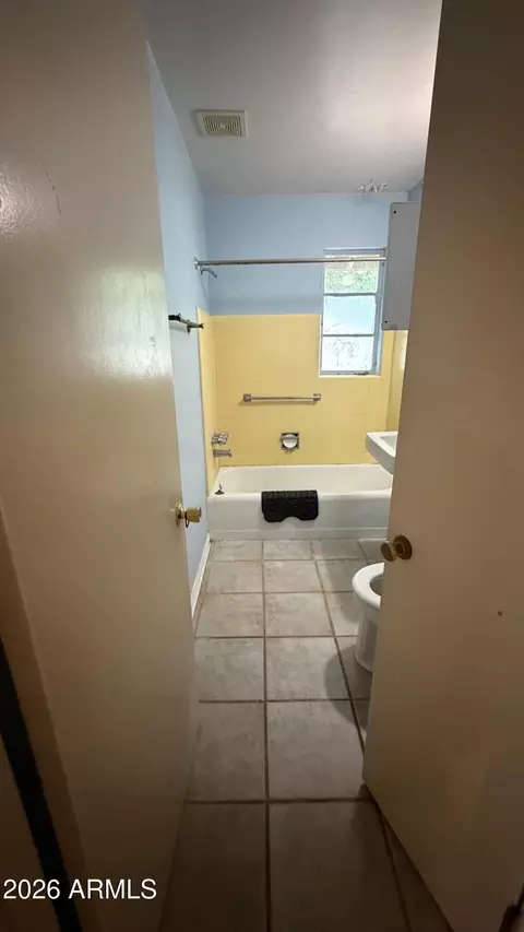 Bath - 4648 E Palm Ln, Phoenix, AZ 85008 photo 1 of 2