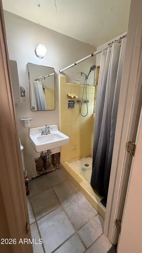 Bath - 4648 E Palm Ln, Phoenix, AZ 85008 photo 2 of 2