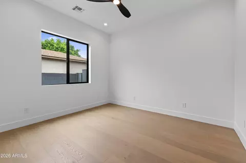 Bedroom - 1335 E Kaler Dr, Phoenix, AZ 85020 photo 4 of 5