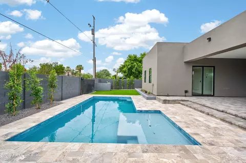 Exterior - 1335 E Kaler Dr, Phoenix, AZ 85020 photo 4 of 7