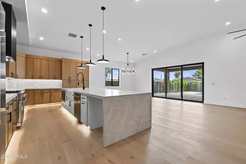 Kitchen - 1335 E Kaler Dr, Phoenix, AZ 85020 photo 1 of 5