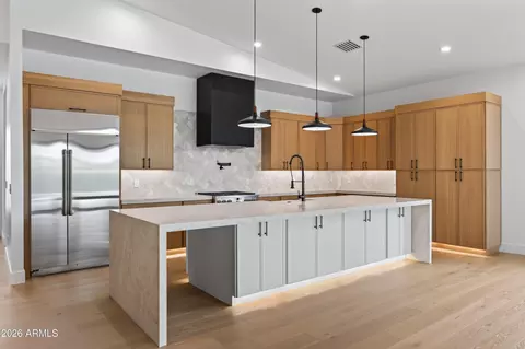 Kitchen - 1335 E Kaler Dr, Phoenix, AZ 85020 photo 4 of 5