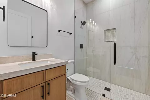 Bath - 1335 E Kaler Dr, Phoenix, AZ 85020 photo 5 of 8