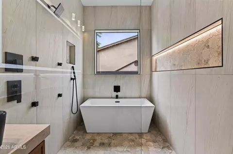 Bath - 1335 E Kaler Dr, Phoenix, AZ 85020 photo 3 of 8