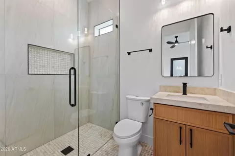 Bath - 1335 E Kaler Dr, Phoenix, AZ 85020 photo 6 of 8