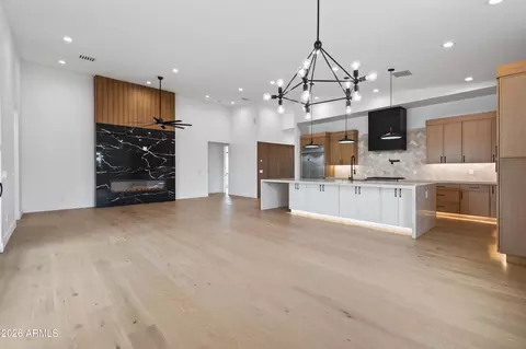 Living - 1335 E Kaler Dr, Phoenix, AZ 85020 photo 3 of 6