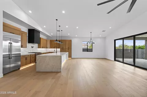 Living - 1335 E Kaler Dr, Phoenix, AZ 85020 photo 6 of 6