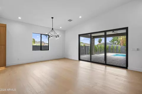 Living - 1335 E Kaler Dr, Phoenix, AZ 85020 photo 4 of 6