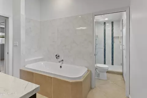 Bath - 35 E Papago Dr, Tempe, AZ 85288 photo 4 of 5